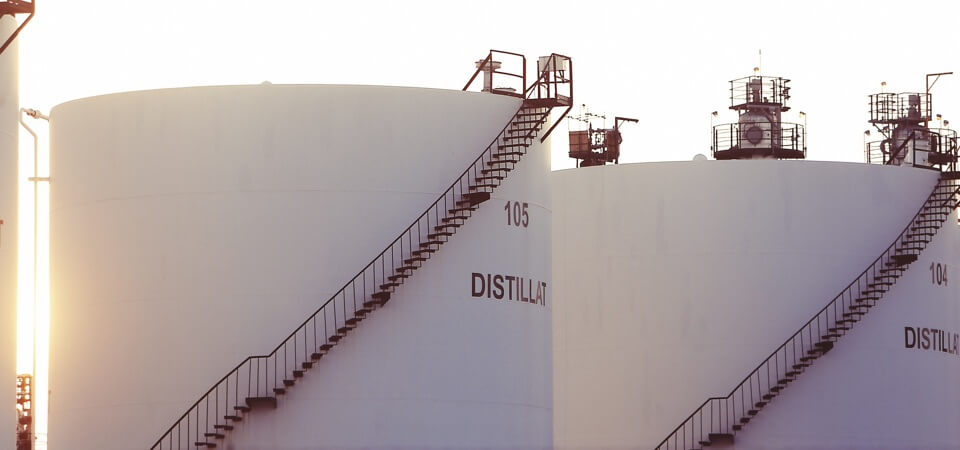 Hydraulic jacking system for tank