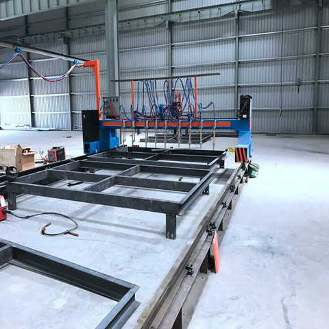 Máquina de corte a plasma e a chama de desempenho horizontal estável tipo hidráulico para estrutura de aço
